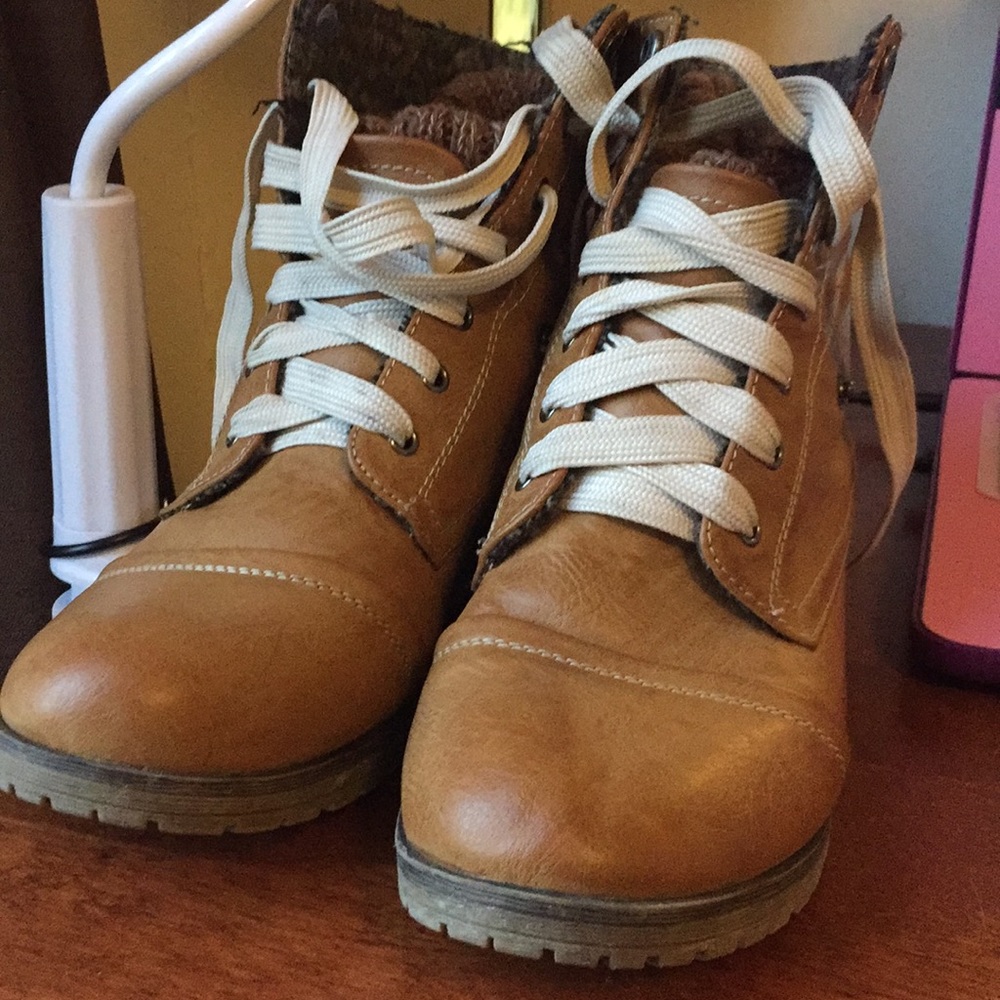 Boots 🥾MoVING SOOn